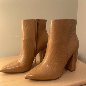 JustFab Heeled Ankle Boot - size 9